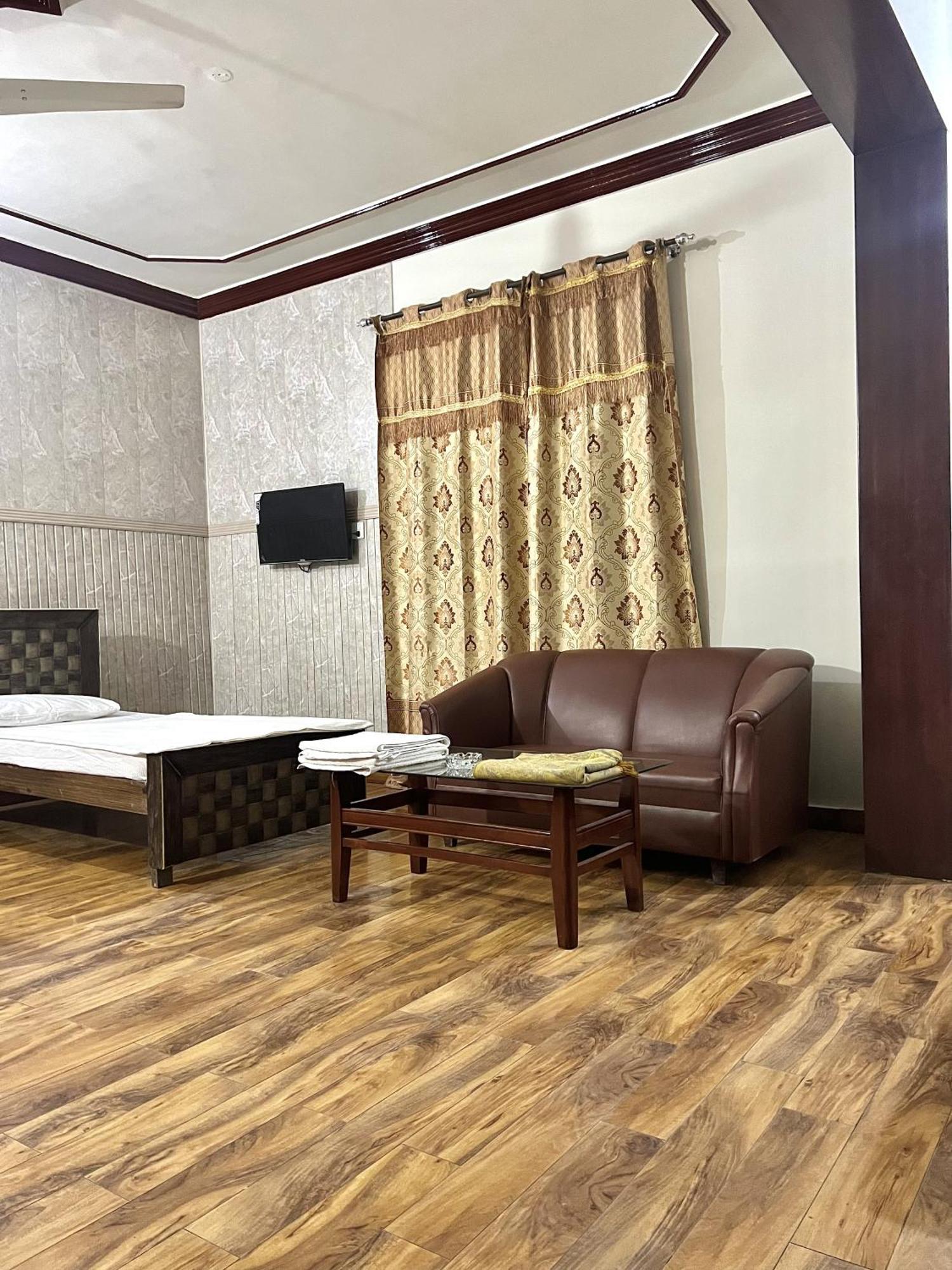 Hotel Babar House Faisalabad Exterior foto
