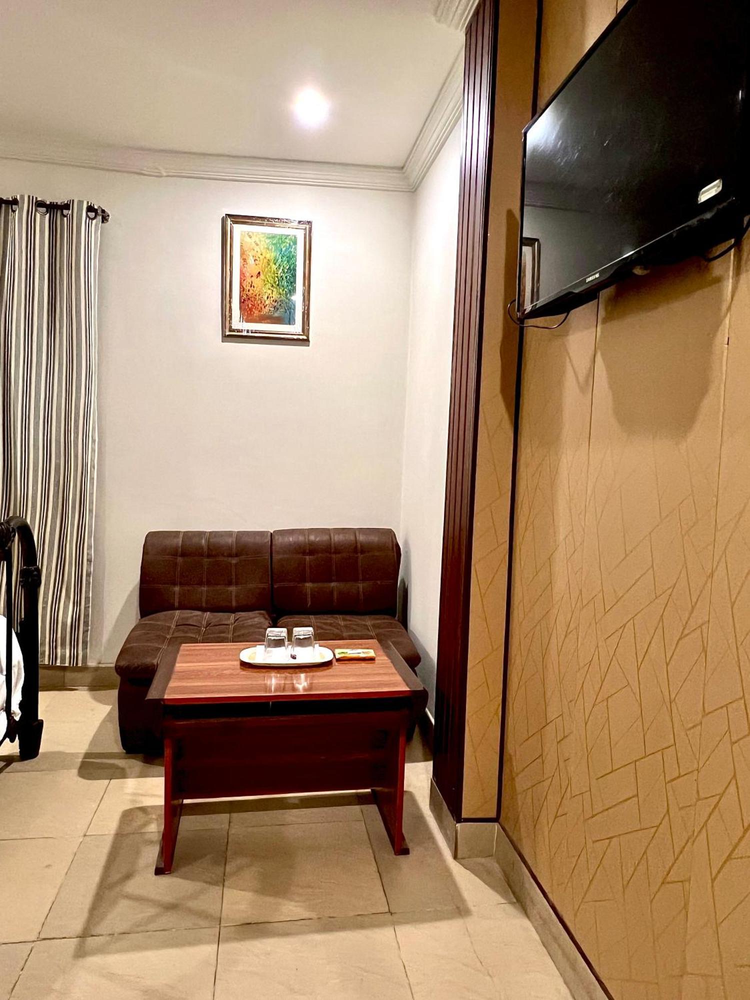 Hotel Babar House Faisalabad Exterior foto